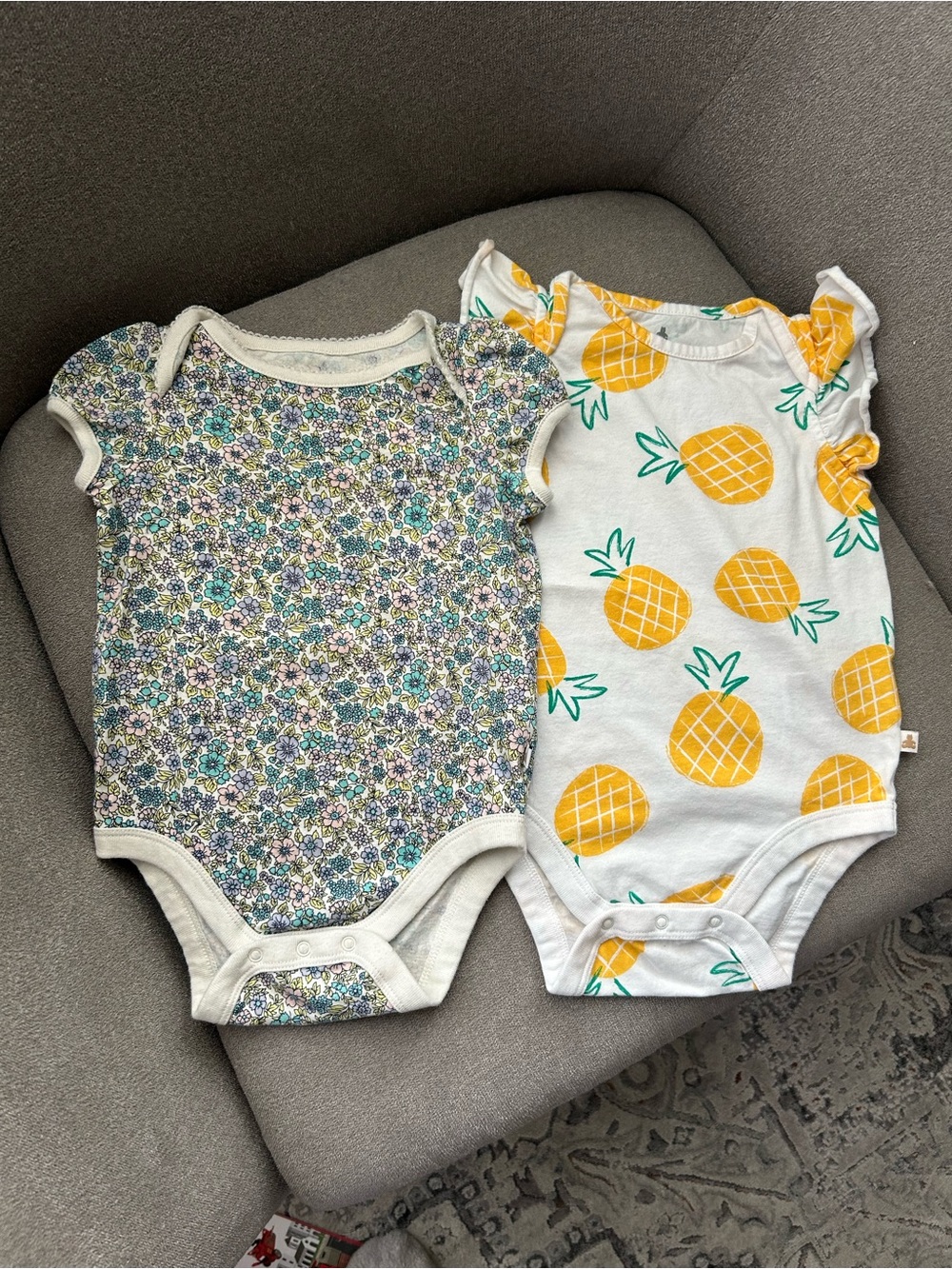 GAP 6-12&18-24m Floral Print & Yellow Pineapple Short-Sleeve Bodysuits